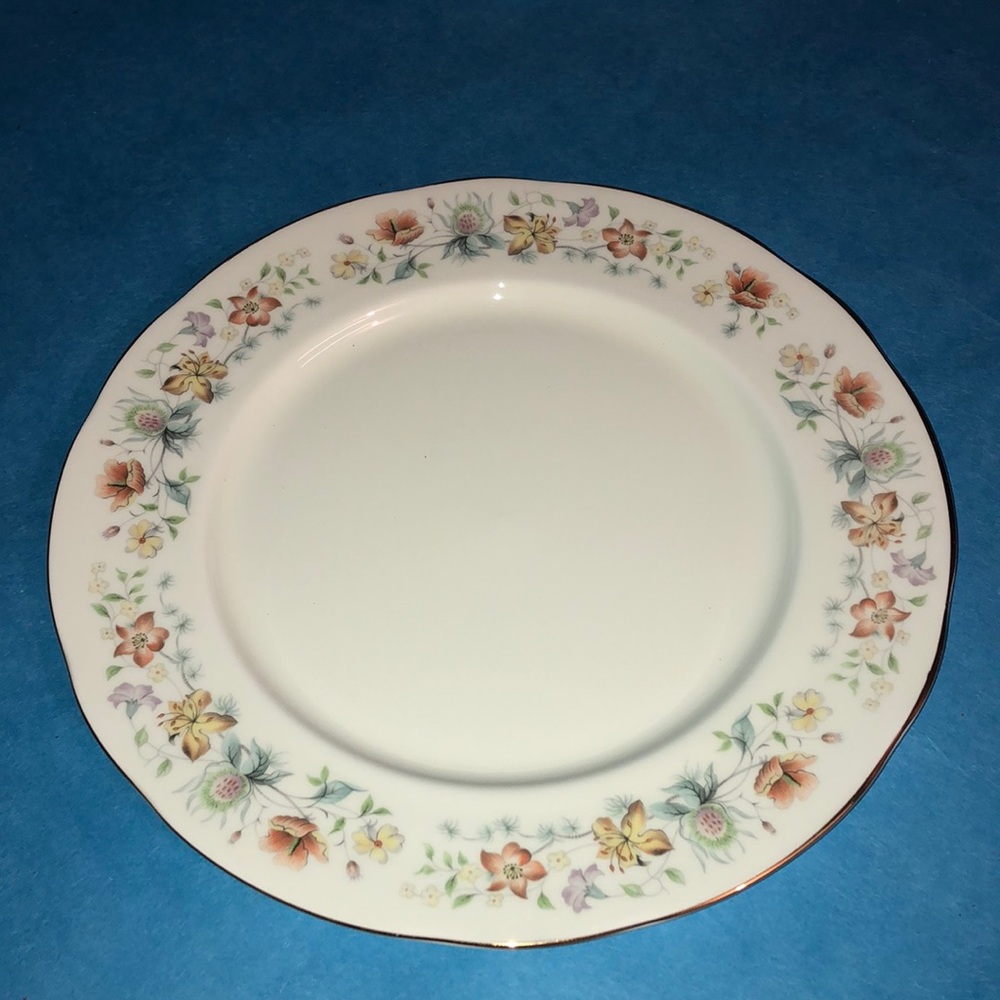Duchess Bone China Evelyn: dinner plate